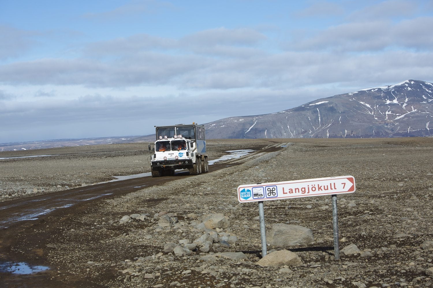 road to into the glacier camp